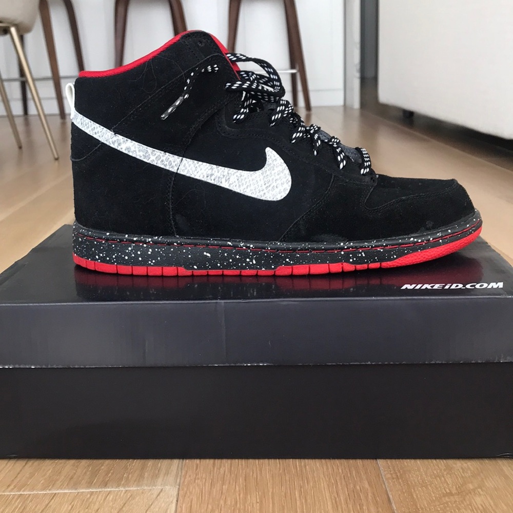 NikeiD dunks.